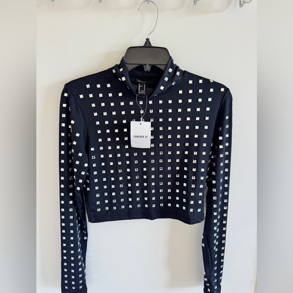 Forever 21 Black Studded Long Sleeve Crop Top S NWT - Picture 2 of 7